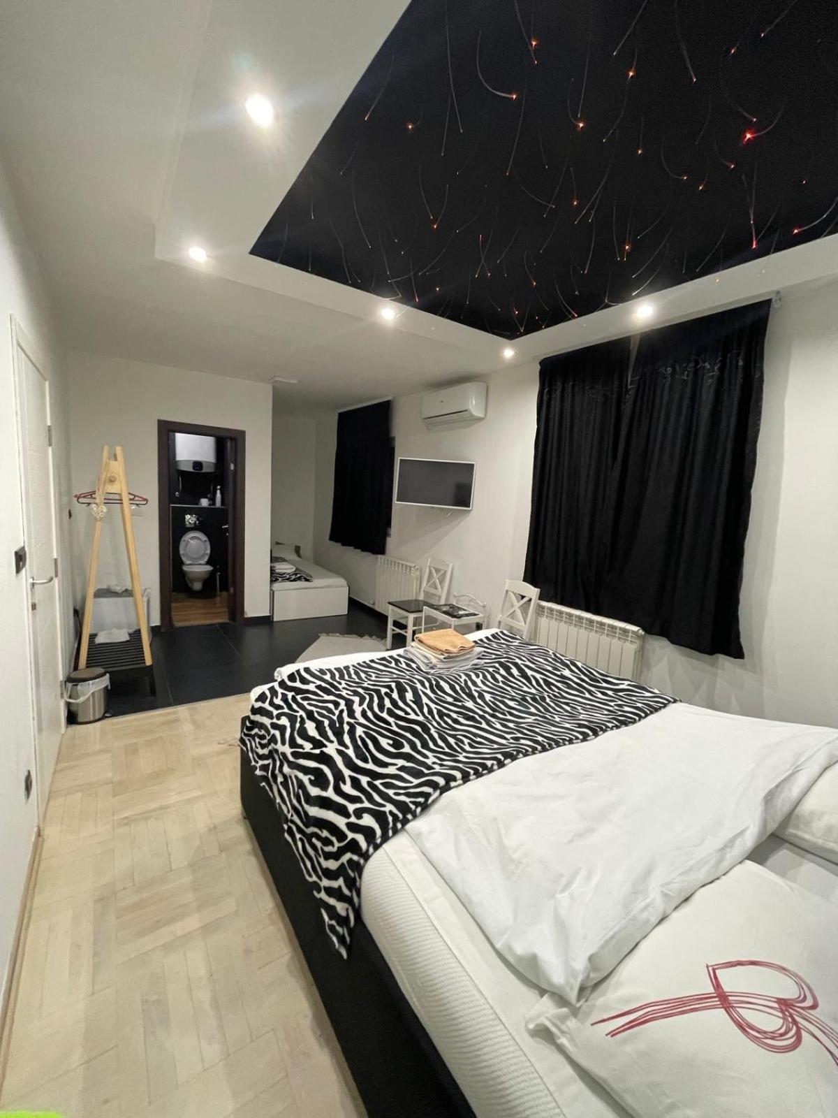 Airport Apartments Белград Стая снимка